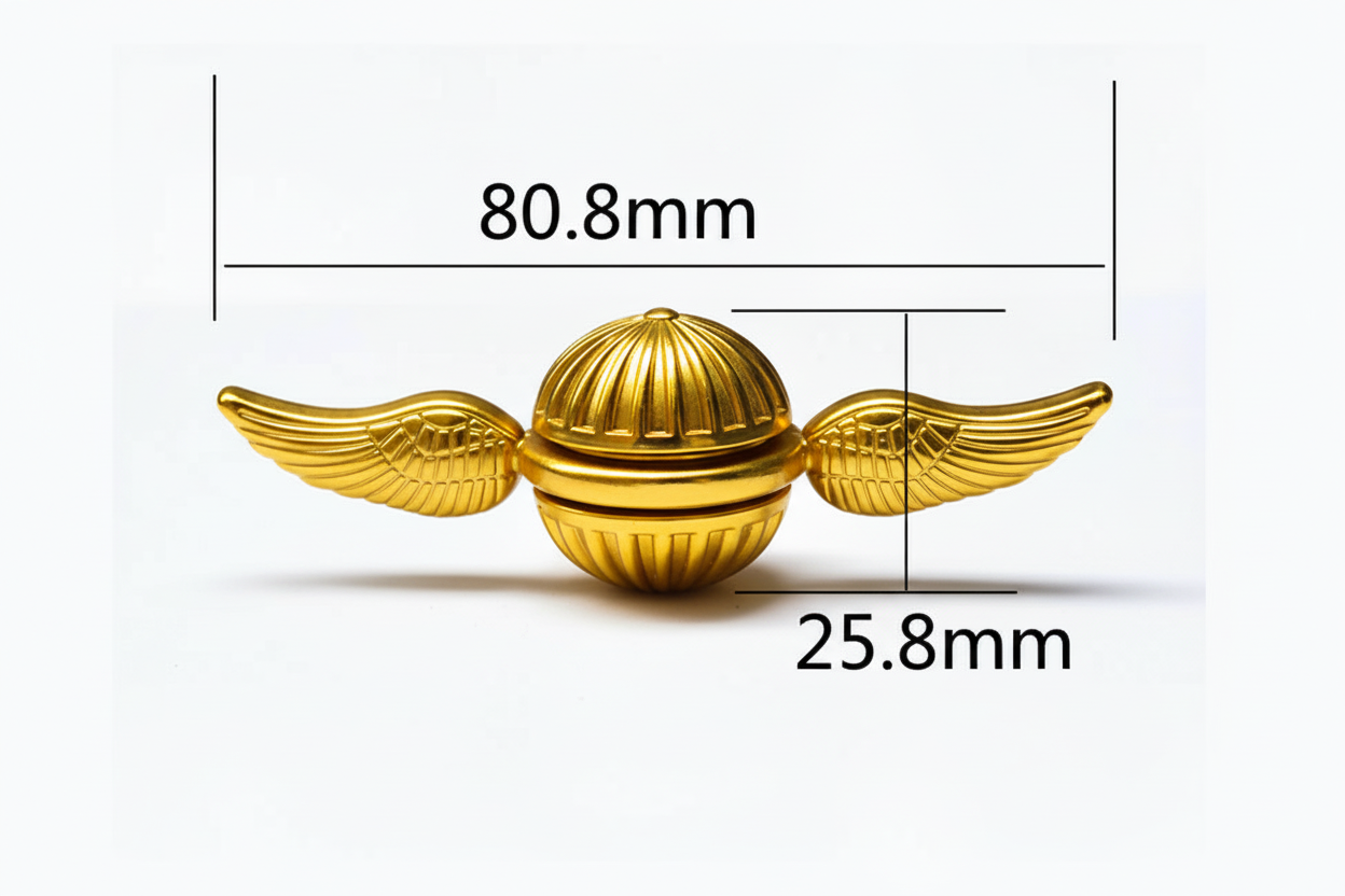 Esfera alada dorada con fondo blanco